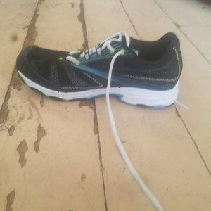 New Balance women's shoes size 6  M fresh foam model 687 black